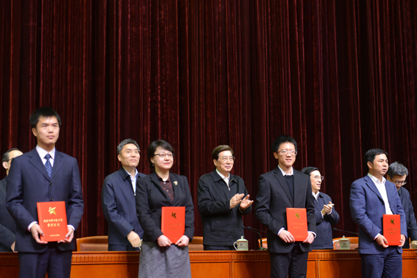 ��������ǡ�����˳�г����쵼��񽱴�����...